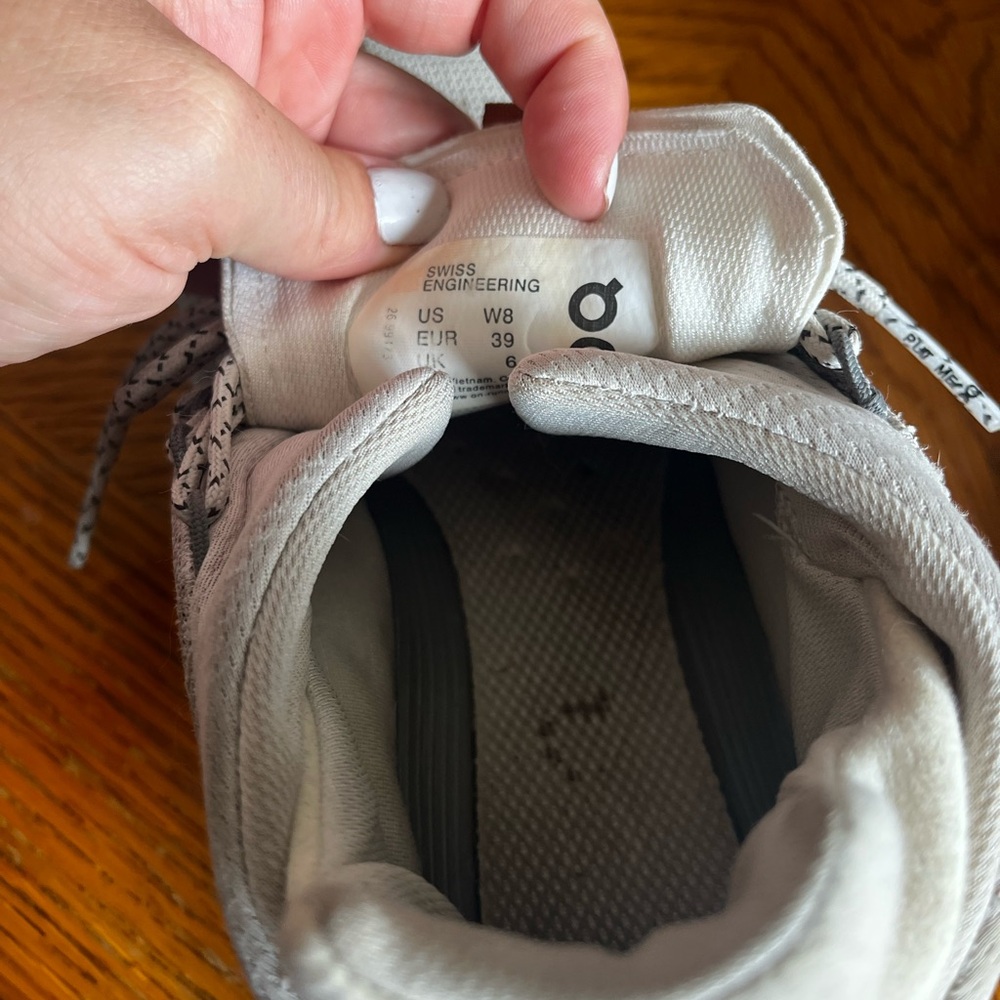 On Sneakers - Picture 5 of 6